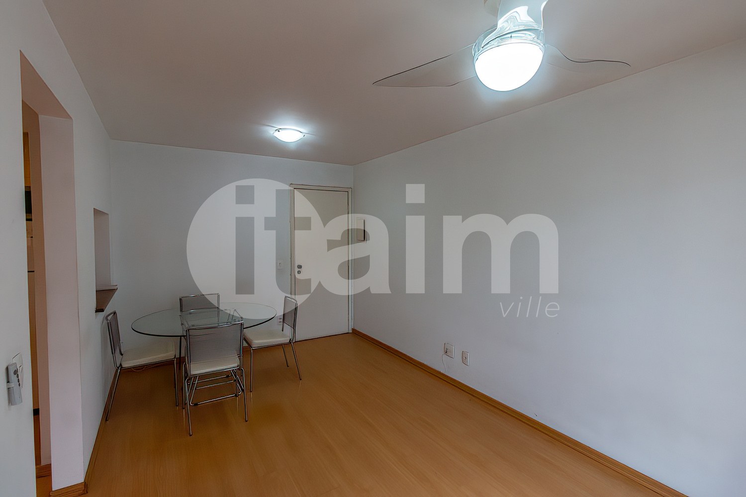 Pronto para Morar! Charmoso Apartamento de 40m² Mobiliado com Varanda e 1 Vaga 4