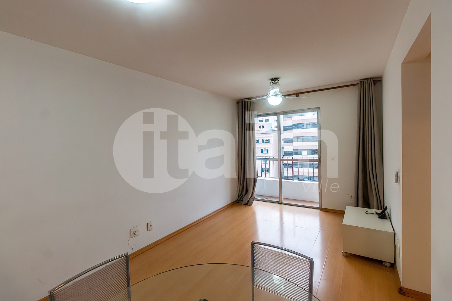Pronto para Morar! Charmoso Apartamento de 40m² Mobiliado com Varanda e 1 Vaga 2